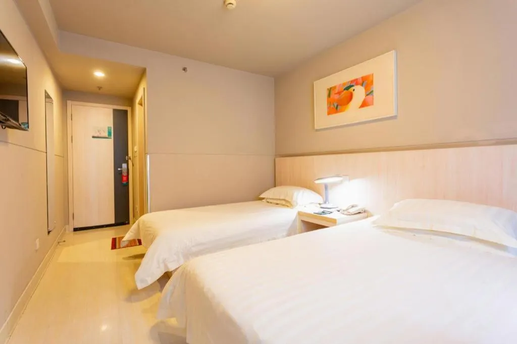 Bed in Jinjiang Inn Wuhan Wansongyuan Food Street Qushui Building