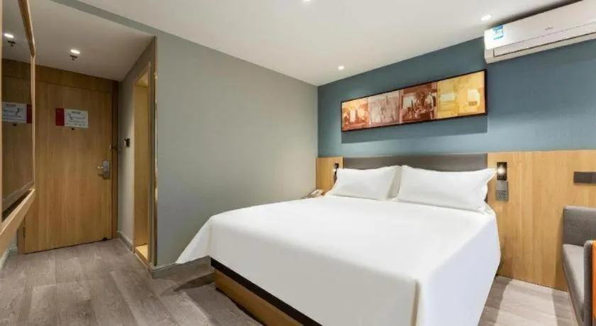 Bed in Jinjiang Inn Wuhan Wansongyuan Food Street Qushui Building