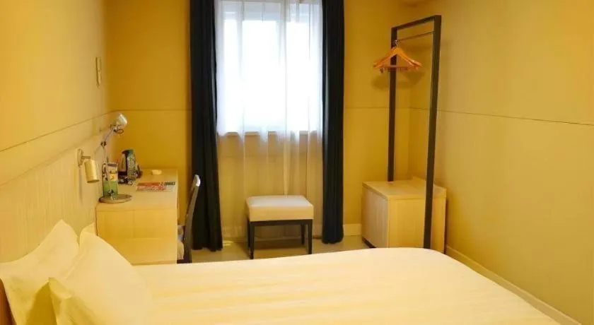 Bed in Jinjiang Inn Wuhan Wansongyuan Food Street Qushui Building