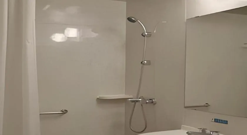 Jinjiang Inn Wuhan Wansongyuan Food Street Qushui Building