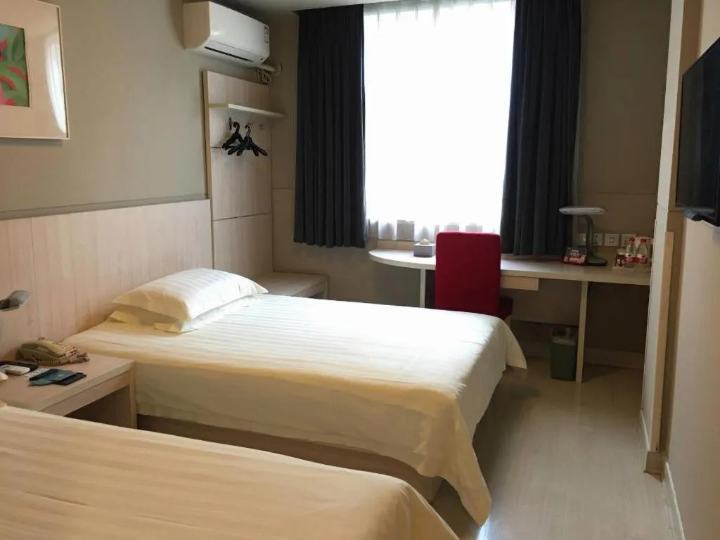 Bed in Jinjiang Inn Wuhan Wansongyuan Food Street Qushui Building