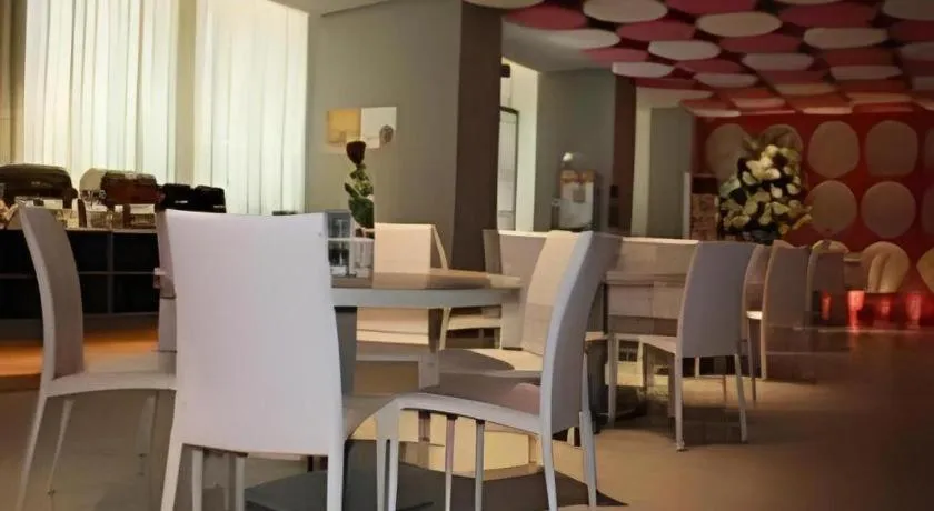 Jinjiang Inn Wuhan Wansongyuan Food Street Qushui Building