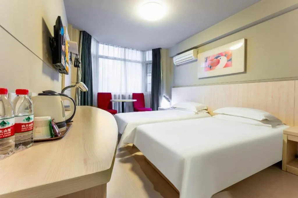 Bed in Jinjiang Inn Wuhan Wansongyuan Food Street Qushui Building