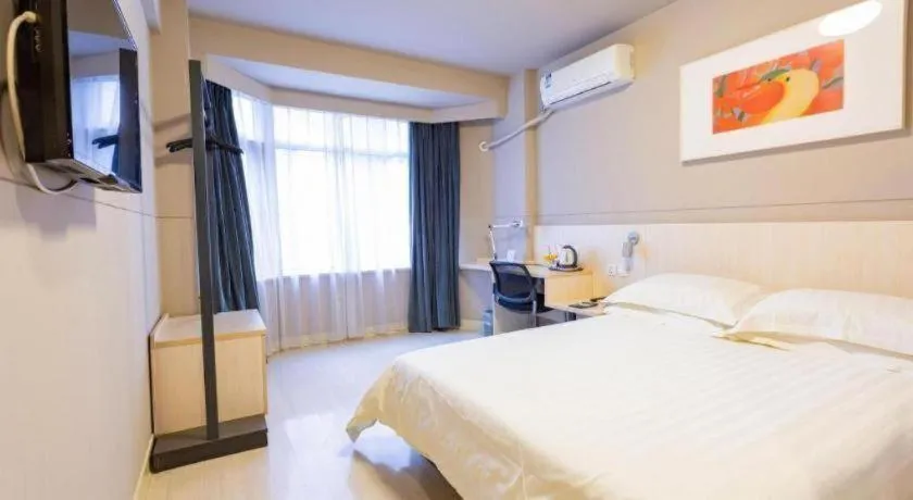 Bed in Jinjiang Inn Wuhan Wansongyuan Food Street Qushui Building