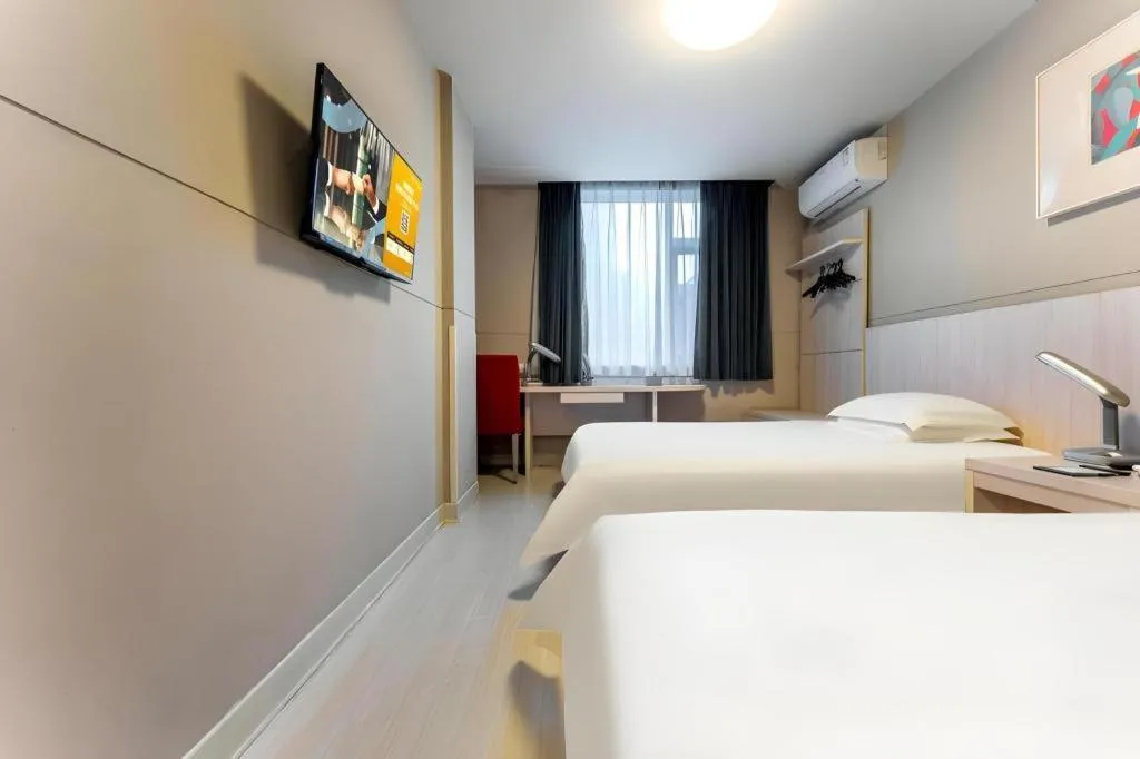 Bed in Jinjiang Inn Wuhan Wansongyuan Food Street Qushui Building