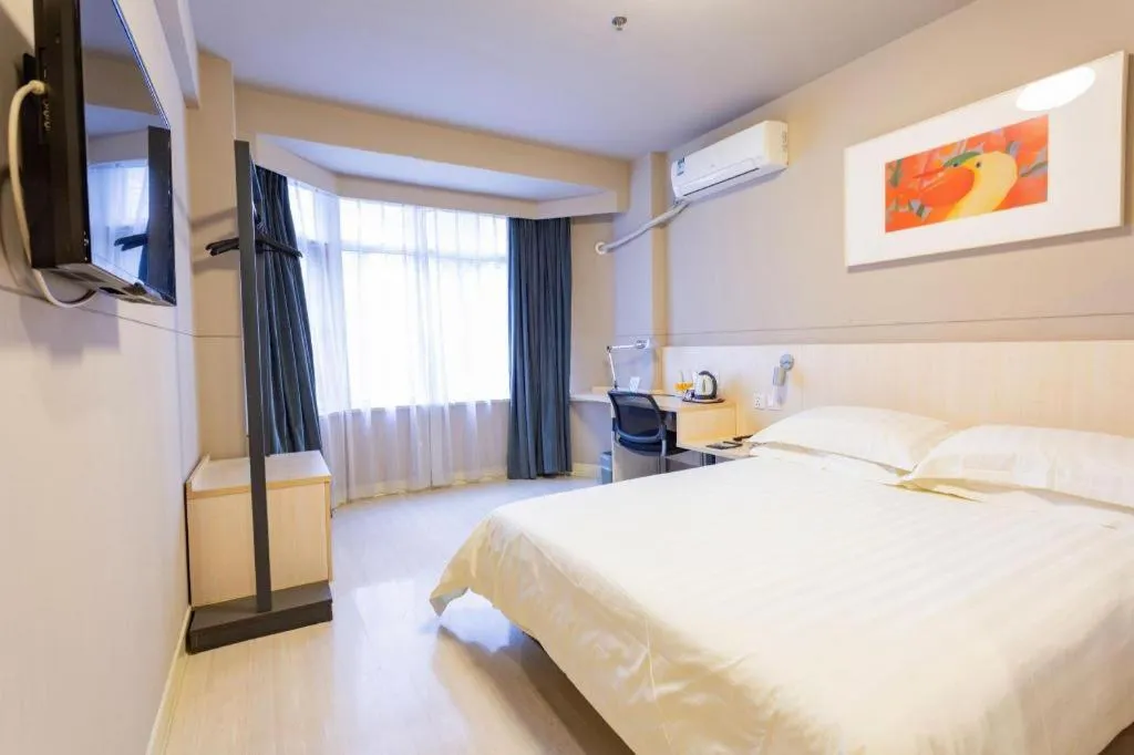 Bed in Jinjiang Inn Wuhan Wansongyuan Food Street Qushui Building