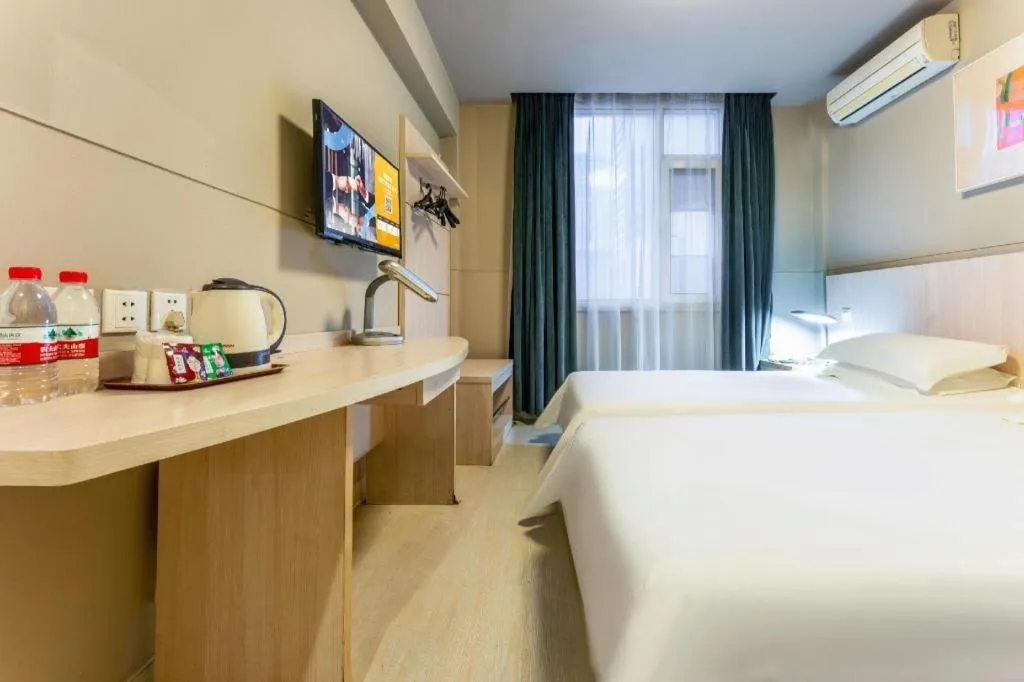 Bed in Jinjiang Inn Wuhan Wansongyuan Food Street Qushui Building