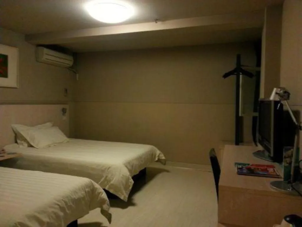 Bed in Jinjiang Inn Nanjing South Railway Station