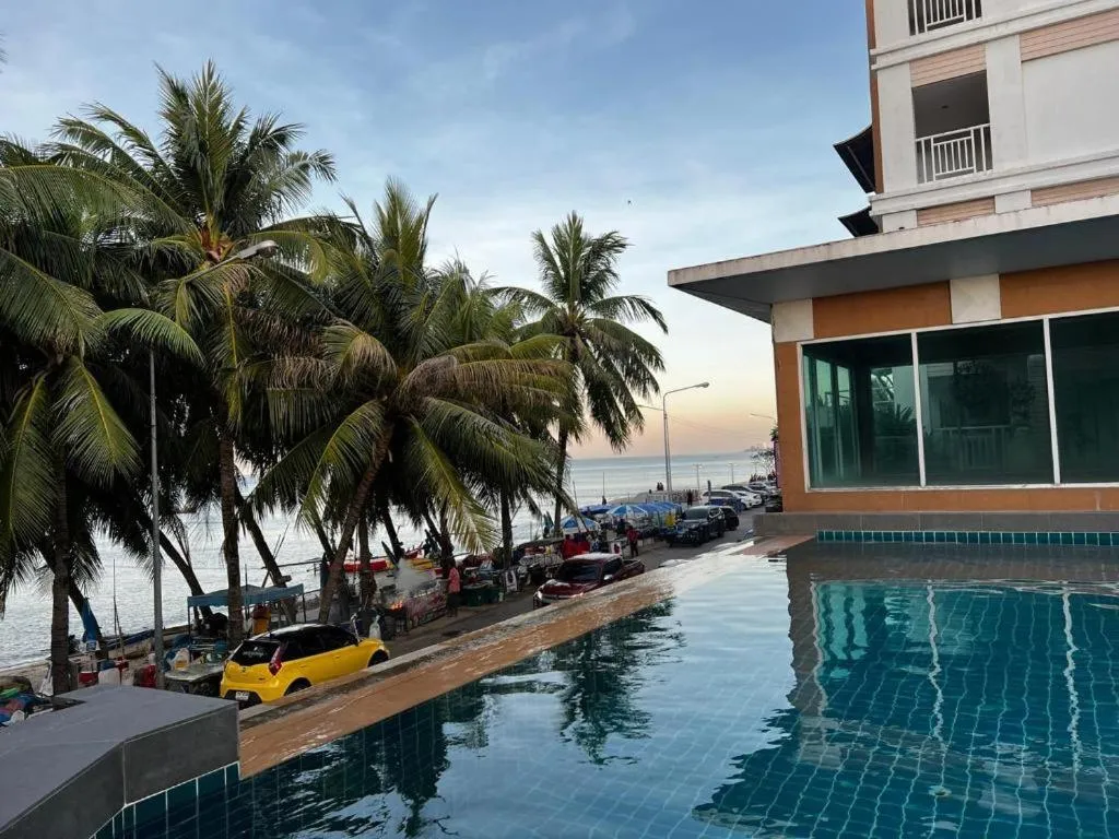 Nana Chat Bangsaen Hotel