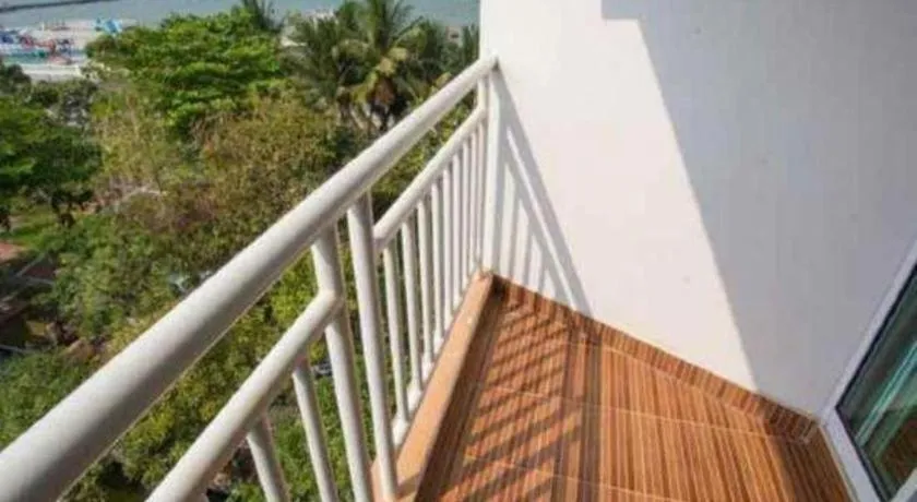 Nana Chat Bangsaen Hotel