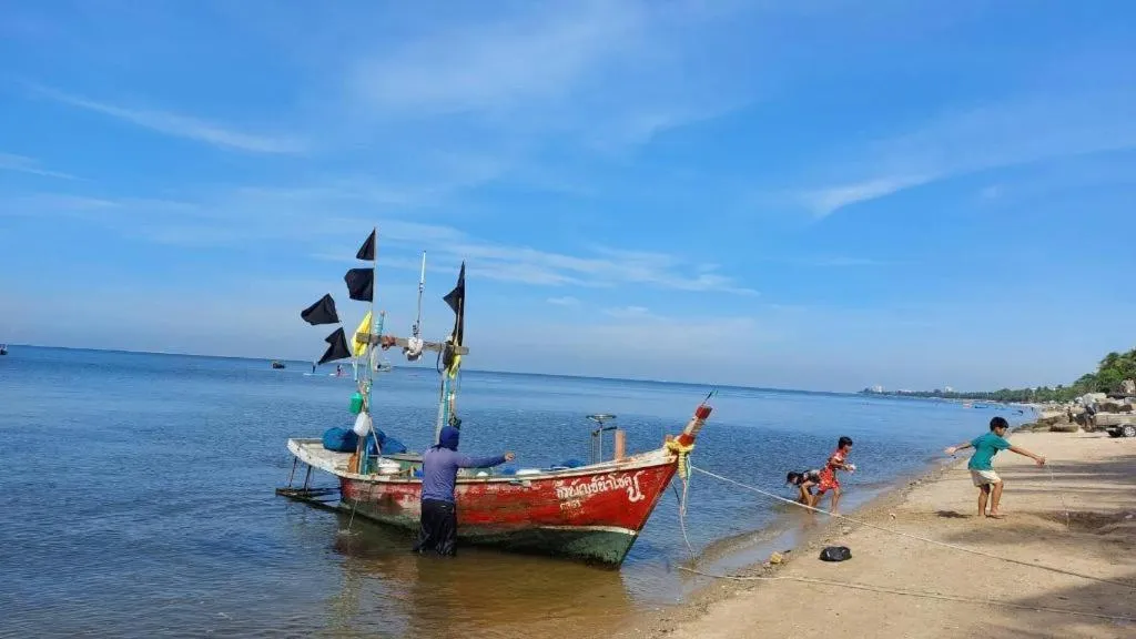 Nana Chat Bangsaen Hotel