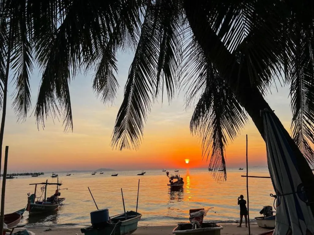 Nana Chat Bangsaen Hotel