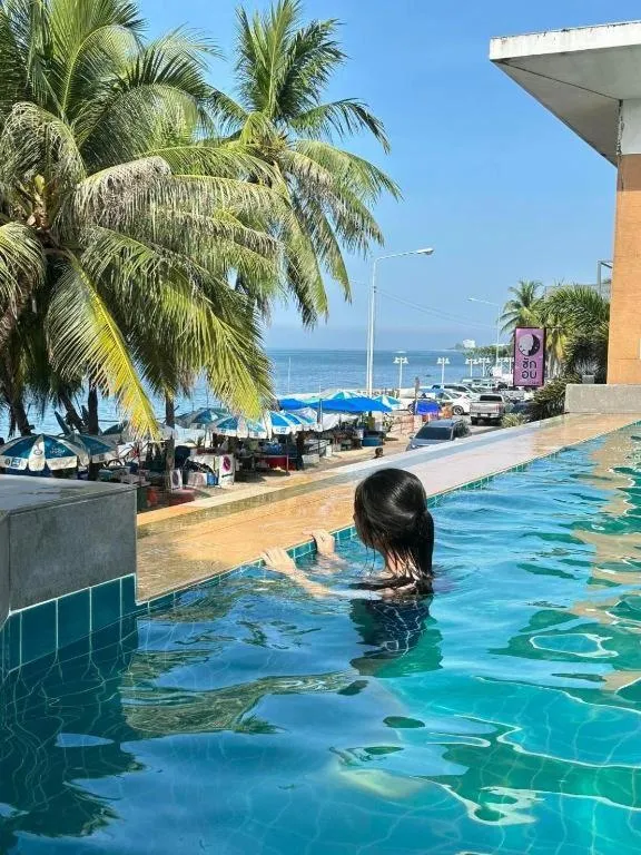 Nana Chat Bangsaen Hotel