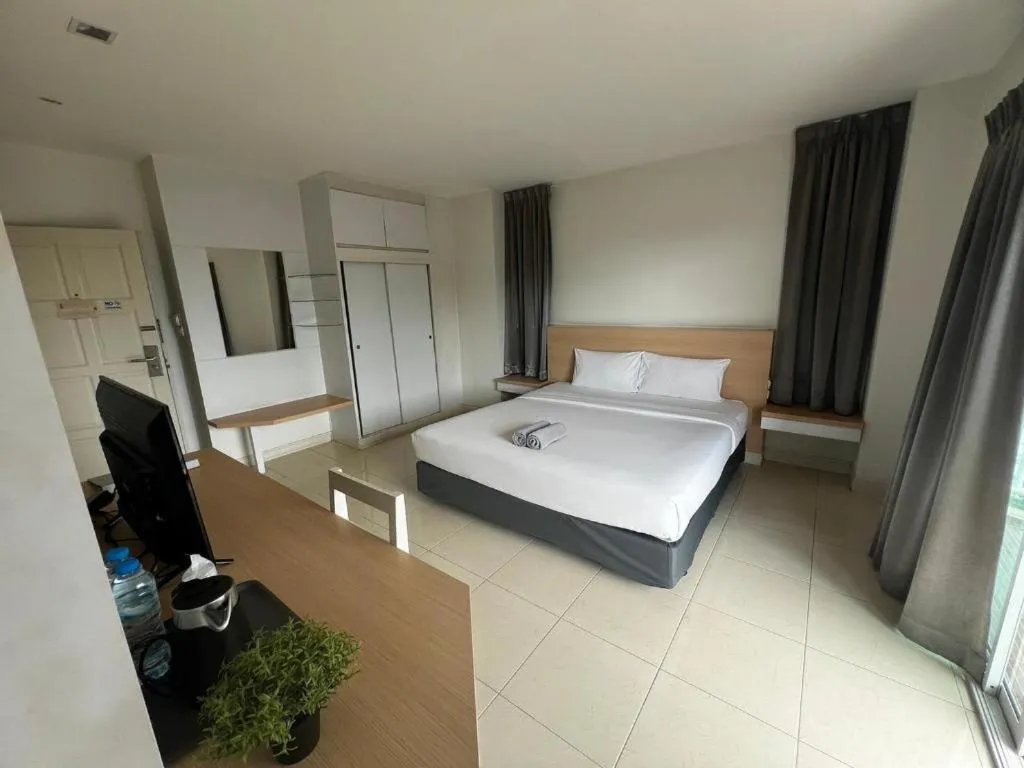 Bed in Nana Chat Bangsaen Hotel