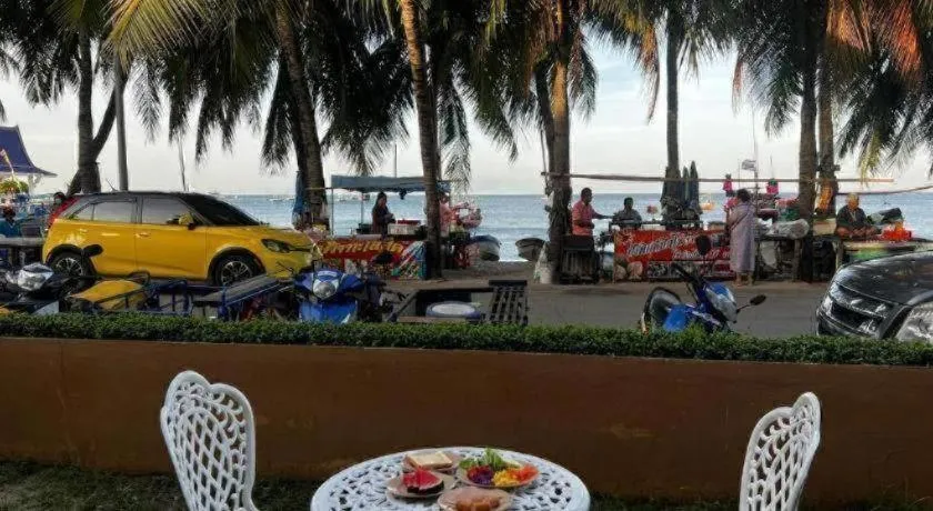 Nana Chat Bangsaen Hotel