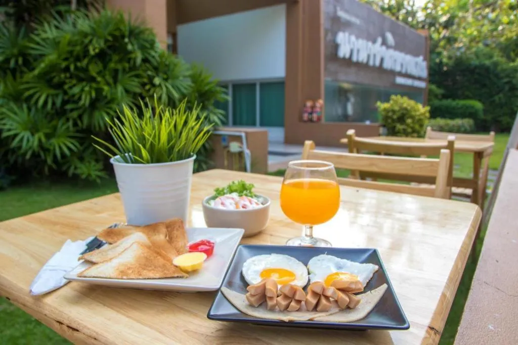 Nana Chat Bangsaen Hotel