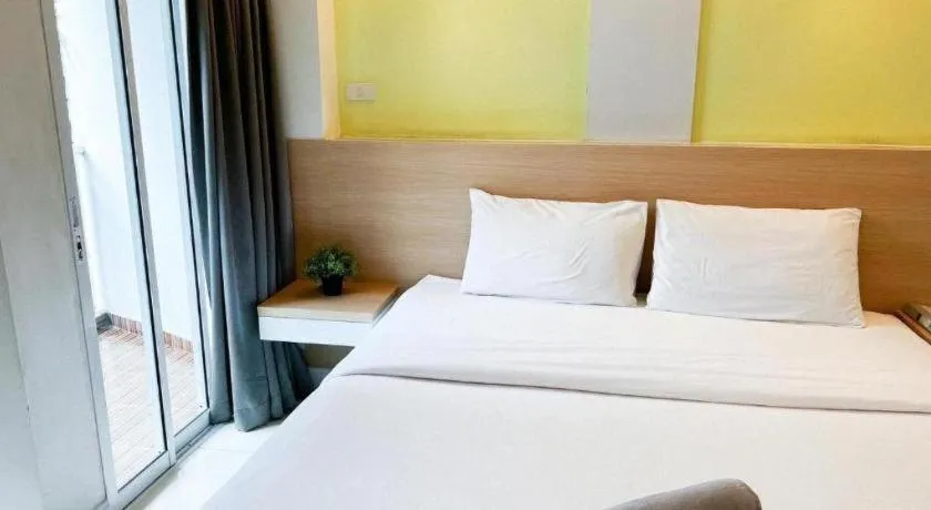 Bed in Nana Chat Bangsaen Hotel