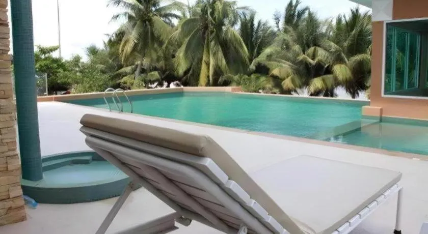 Nana Chat Bangsaen Hotel