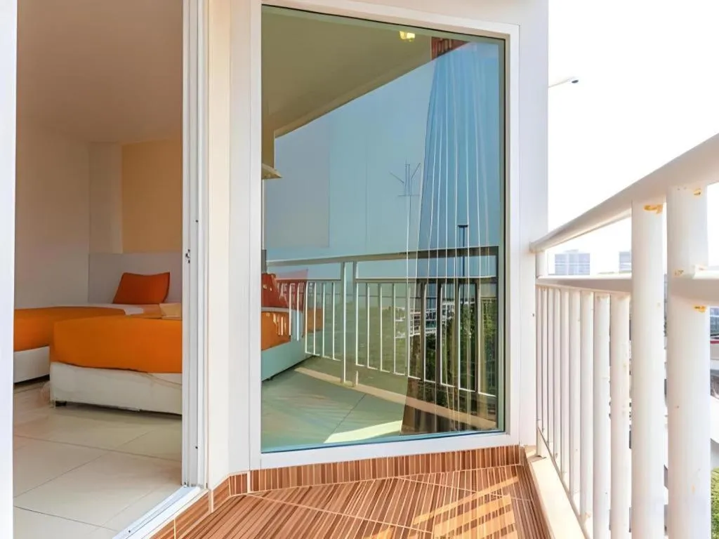 Nana Chat Bangsaen Hotel