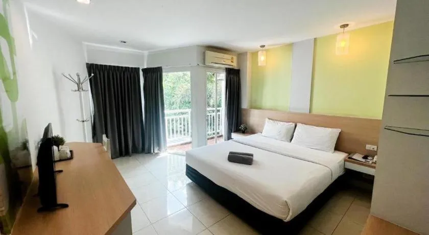 Bed in Nana Chat Bangsaen Hotel