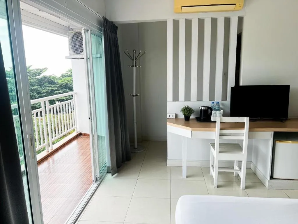 Nana Chat Bangsaen Hotel