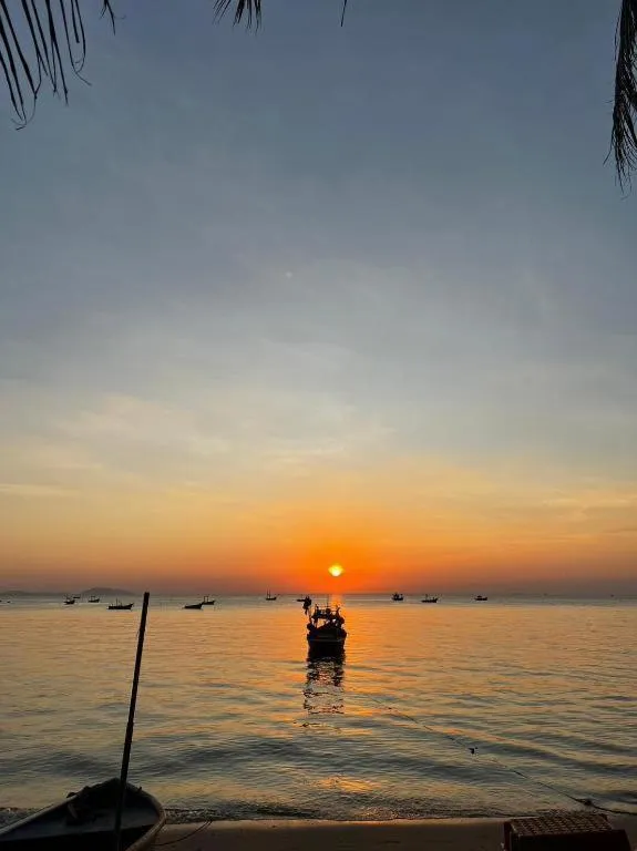 Nana Chat Bangsaen Hotel