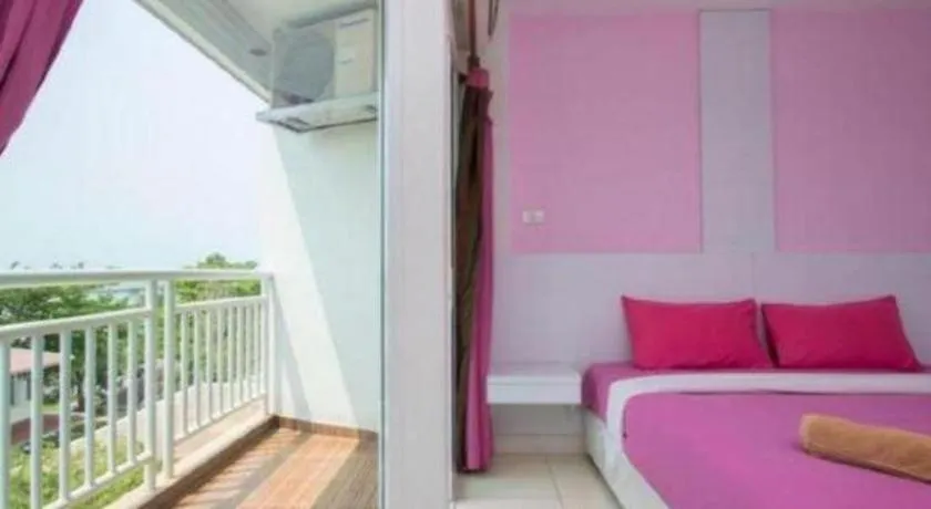 Bed in Nana Chat Bangsaen Hotel