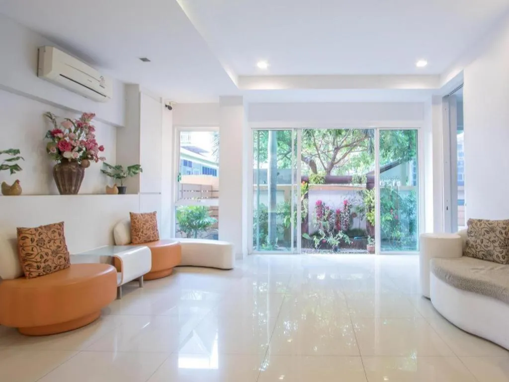 Nana Chat Bangsaen Hotel