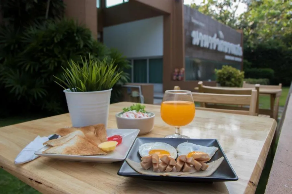 Nana Chat Bangsaen Hotel