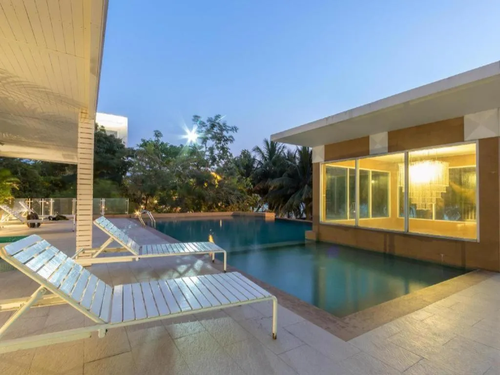 Nana Chat Bangsaen Hotel