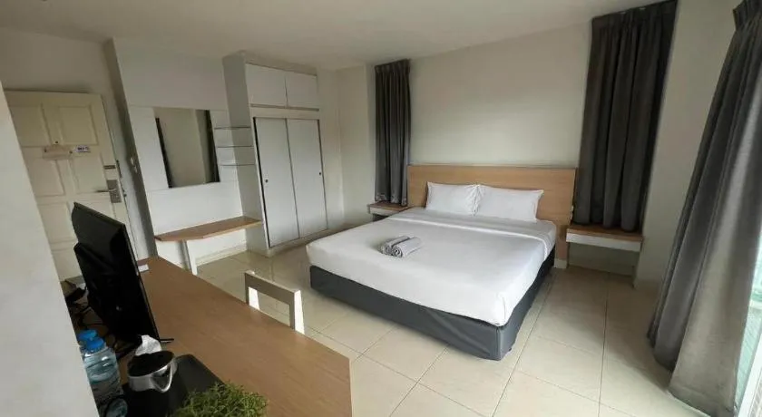 Bed in Nana Chat Bangsaen Hotel