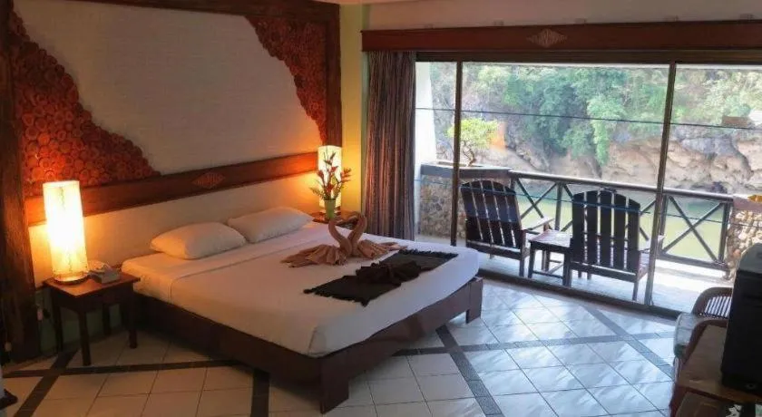 Bed in River Kwai Village Hotel