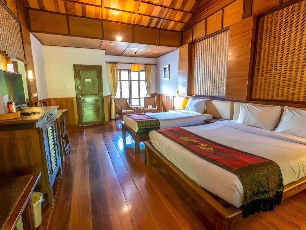 Bed in River Kwai Village Hotel