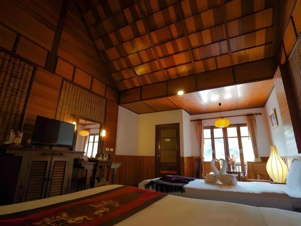 Bed in River Kwai Village Hotel