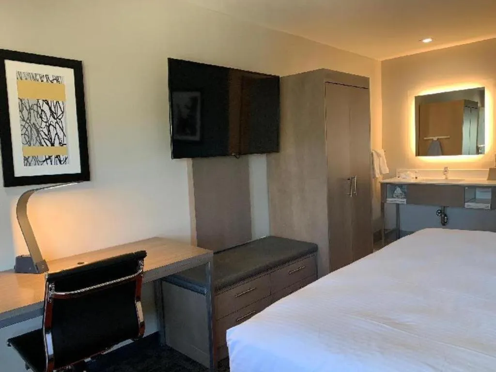 Bed in Pacific Motor Inn