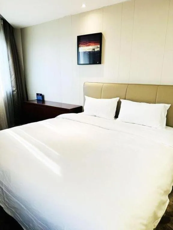 Bed in Grand Skylight Catic Hotel