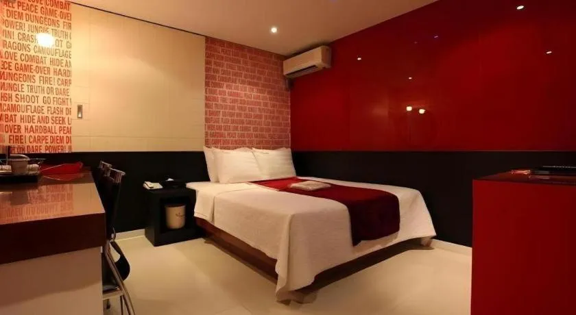 Bed in Fox Hotel