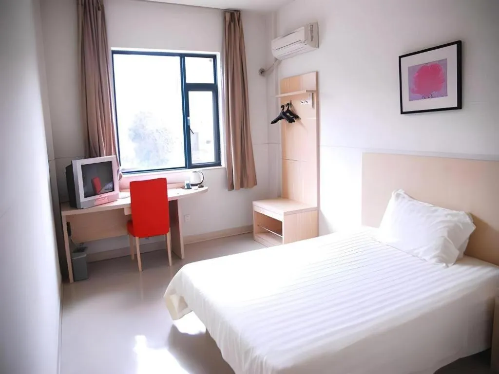 Bed in Jinjiang Inn Shaoxing Shengli West Road Luxun Hometown