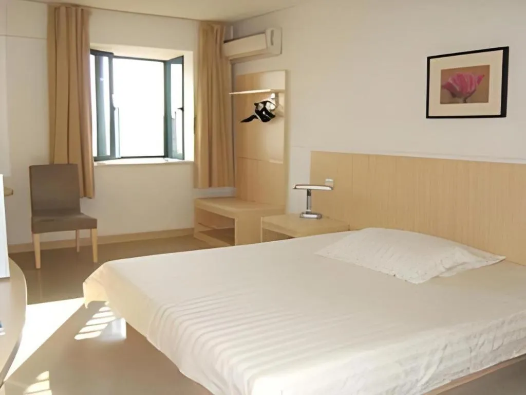 Bed in Jinjiang Inn Shaoxing Shengli West Road Luxun Hometown