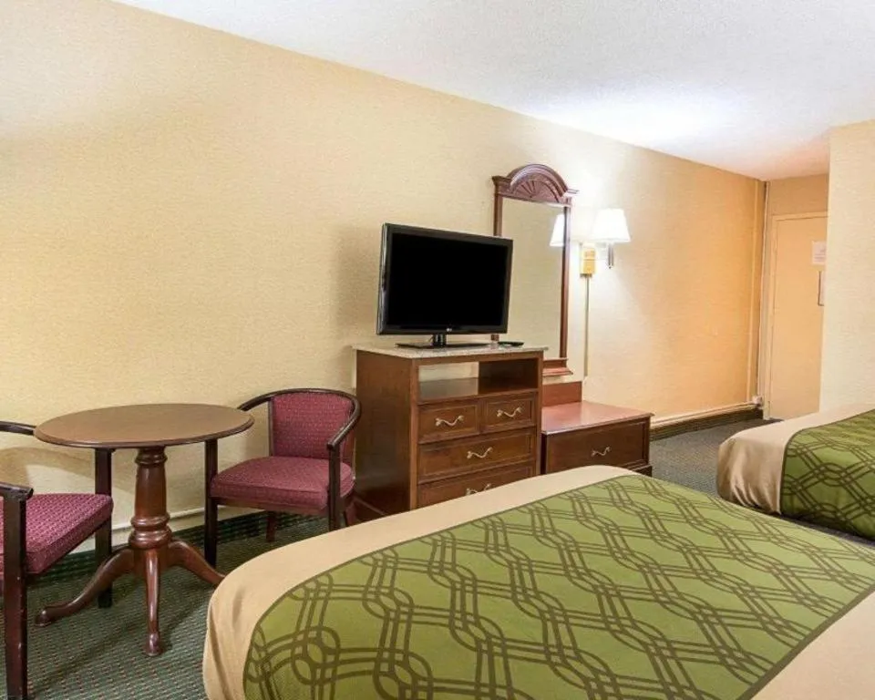 Bed in Econo Lodge Near Quantico Marine Base