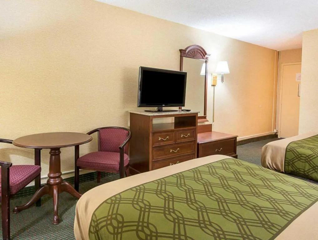 Bed in Econo Lodge Near Quantico Marine Base