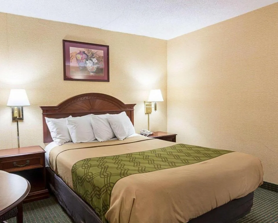 Bed in Econo Lodge Near Quantico Marine Base