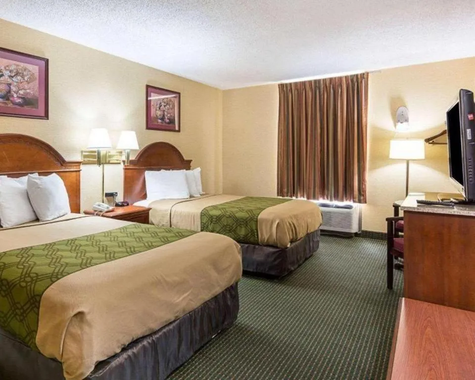 Bed in Econo Lodge Near Quantico Marine Base