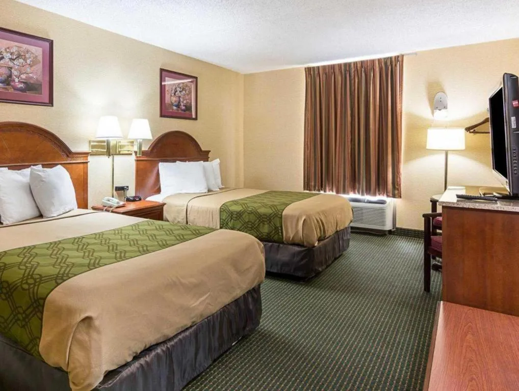 Bed in Econo Lodge Near Quantico Marine Base