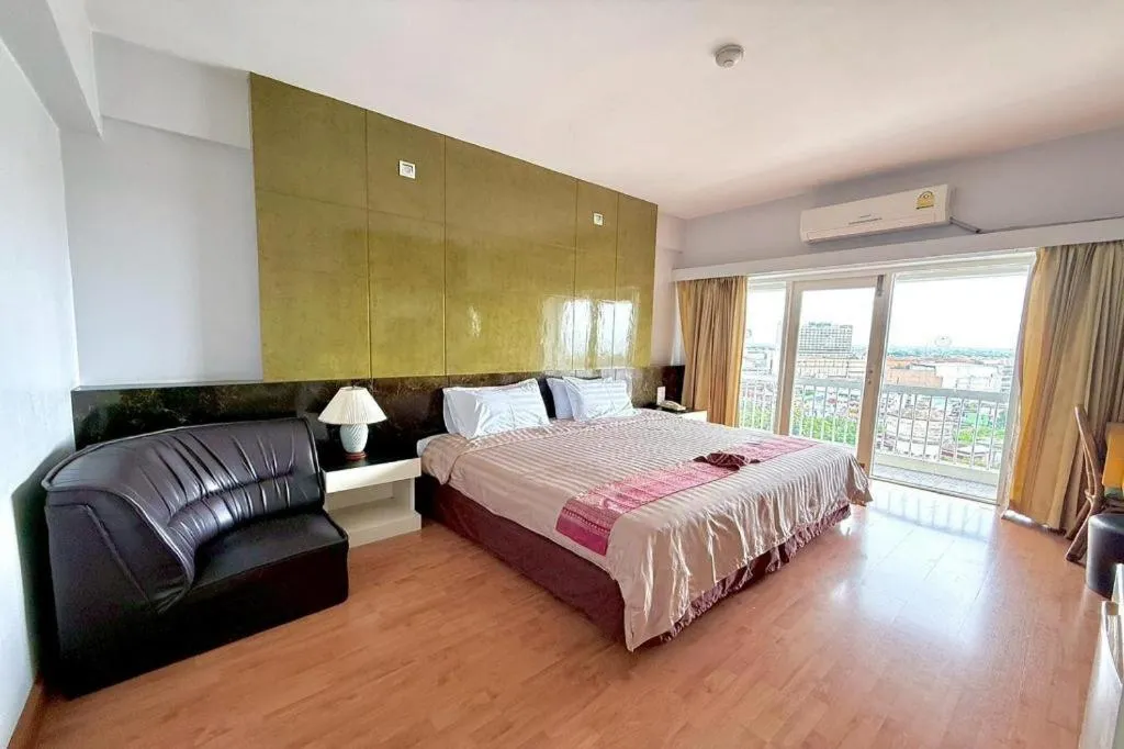 Bed in Pailyn Phitsanulok Hotel