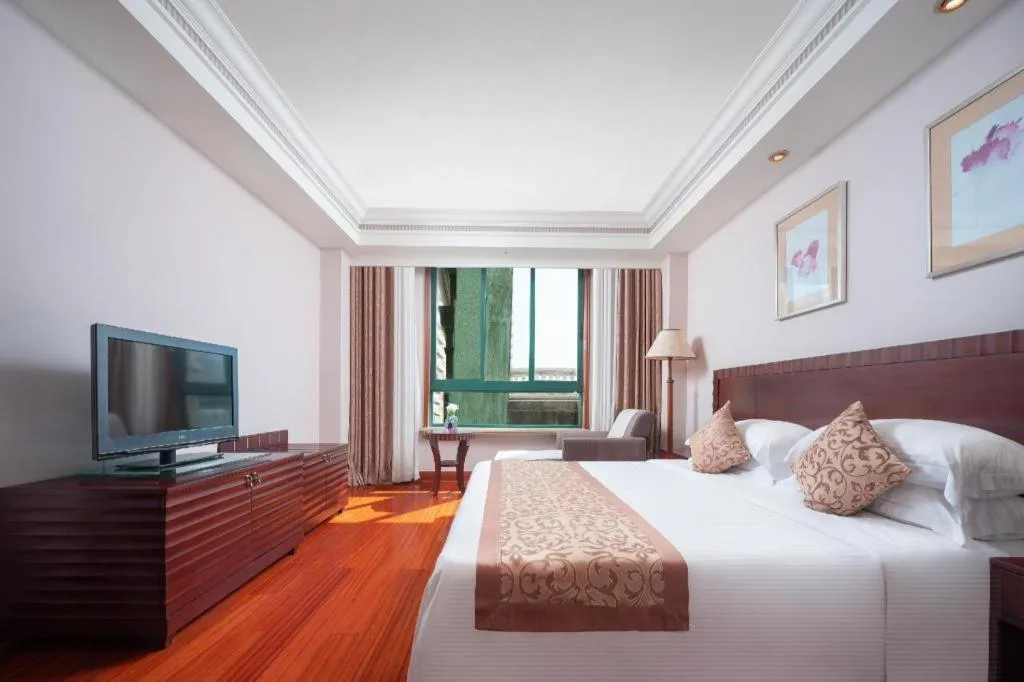 Bed in Sanya Baohong Hotel