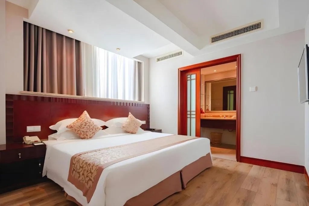 Bed in Sanya Baohong Hotel