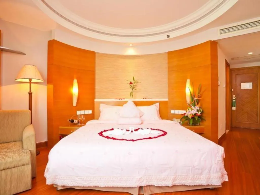 Bed in Sanya Baohong Hotel