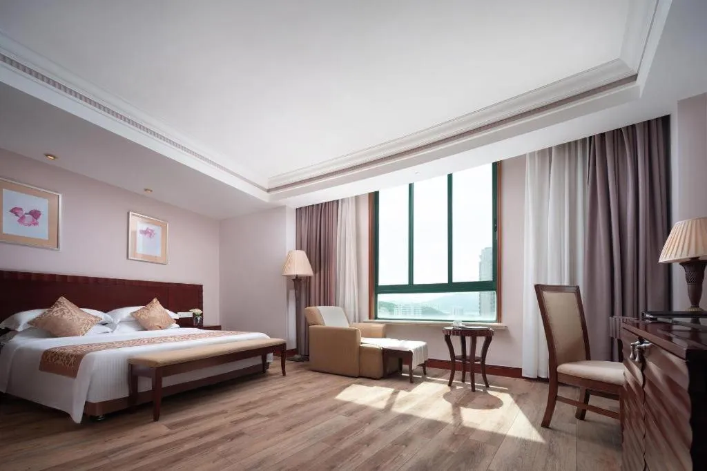 Bed in Sanya Baohong Hotel