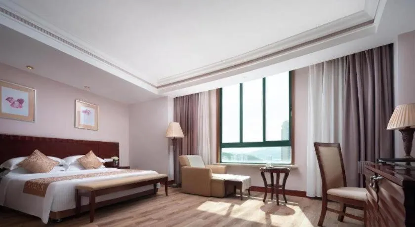 Bed in Sanya Baohong Hotel